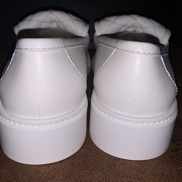 Chanel Loafers 2022 White Silver CC Logo Turn Lock Leather Flats Loafers - Picture 2 of 8